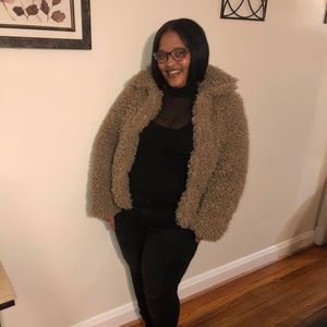 Meet your Posher, Dina